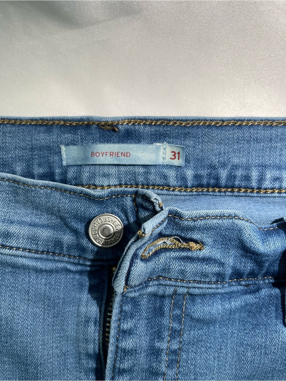Levi’s Mid-Blue Women's Boyfriend Jeans - Picture 6 of 8